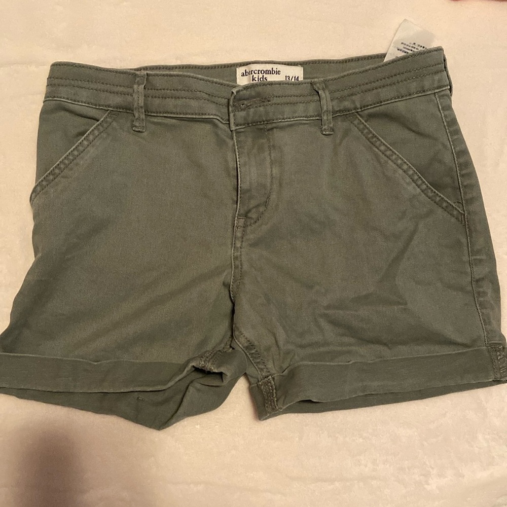 Abercrombie kids green midi shorts